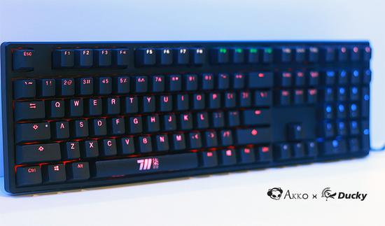 Akko X Ducky One 7-11限定版混灯混轴机械键盘