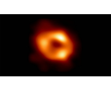 银河系中心黑洞首张照片来了 质量大约是太阳的