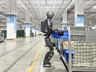 优必选工业人形机器人Walker S1“入职”车厂实训